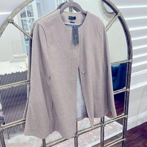 BNWT will cape from Stile Benetton size 4